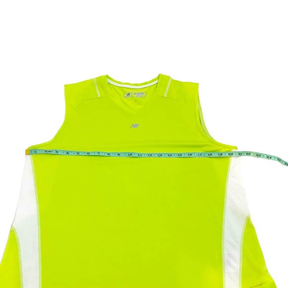 New Balance Green & White Women’s Lightning Dry Sleeveless Athletic Shirt, XL - Picture 9 of 11